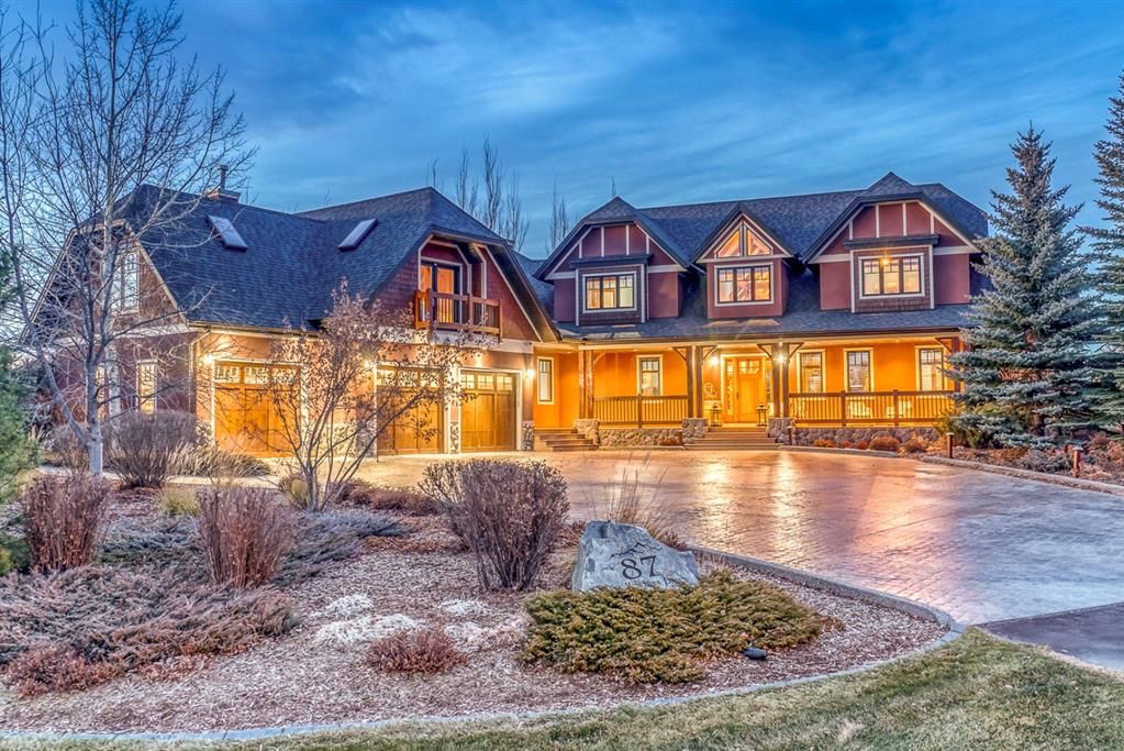 Main Photo: 87 Lynx Meadows Drive NW: Calgary Detached for sale : MLS®# A1161266