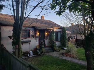 Photo 2: 2132 HAMILTON STREET in New Westminster: Connaught Heights House  : MLS®# R2442760