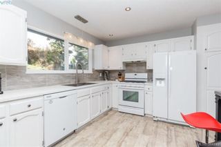 Photo 8: 627 Vanalman Ave in VICTORIA: SW Northridge House for sale (Saanich West)  : MLS®# 773325