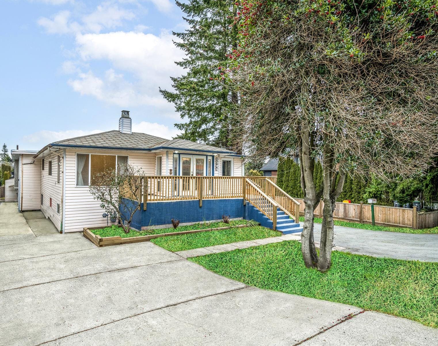 Main Photo: 1504 160 Street in Surrey: King George Corridor House for sale (South Surrey White Rock)  : MLS®# R2755945