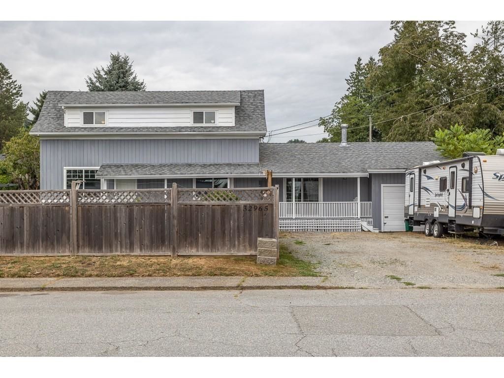 Main Photo: 32965 9TH Avenue in Mission: Mission BC House for sale : MLS®# R2769432