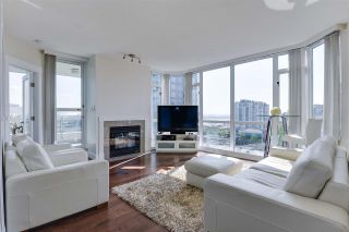 Photo 1: 904 140 E 14TH STREET in North Vancouver: Central Lonsdale Condo for sale : MLS®# R2270647