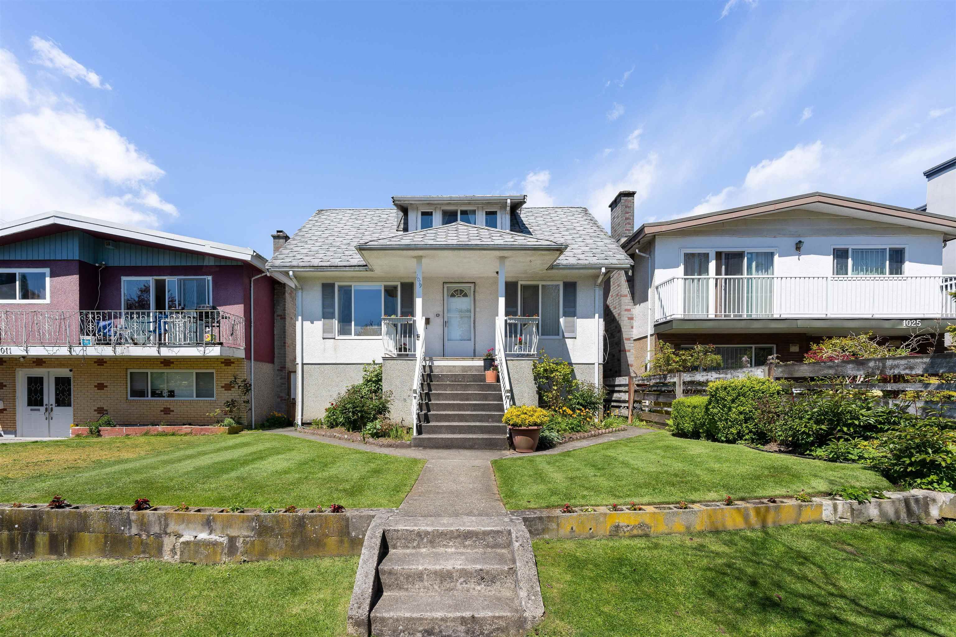 Main Photo: 1019 E 39TH Avenue in Vancouver: Fraser VE House for sale (Vancouver East)  : MLS®# R2702025