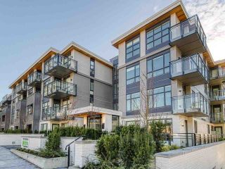 Photo 1: 307 707 E 3RD Street in North Vancouver: Lower Lonsdale Condo for sale in "GREEN ON QUEENSBURY" : MLS®# R2420343