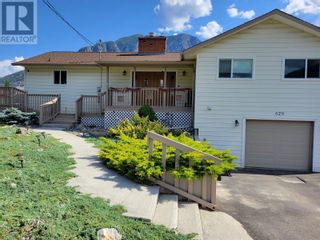 Photo 1: 829 3RD Avenue in Keremeos: House for sale : MLS®# 10301239