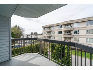Photo 19: 204 15290 THRIFT Avenue: White Rock Condo for sale in "Windermere" (South Surrey White Rock)  : MLS®# R2254870