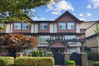 Photo 1: 4 7332 194A Street in Surrey: Clayton Townhouse for sale in "Uptown" (Cloverdale)  : MLS®# R2737437