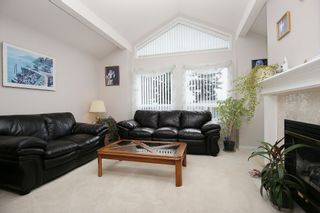 Photo 3: 16 8590 SUNRISE Drive in Chilliwack: Chilliwack Mountain Townhouse for sale in "MAPLE HILLS" : MLS®# H2151687