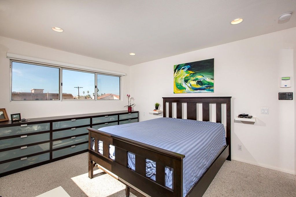 Photo 10: Photos: Condo for sale : 2 bedrooms : 1334 Pacific Beach Drive 92109 in San Diego