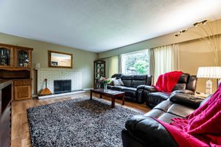Photo 10: 12964 GLENGARRY Crescent in Surrey: Queen Mary Park Surrey House for sale : MLS®# R2715977
