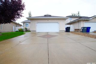 Photo 2: 406 Nixon Crescent in Saskatoon: Dundonald Residential for sale : MLS®# SK908939