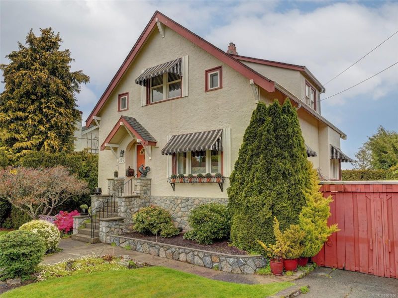 FEATURED LISTING: 455 Victoria Ave Oak Bay