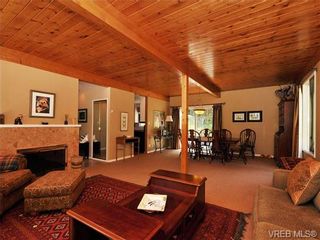 Photo 3: 421 Brookleigh Rd in VICTORIA: SW Elk Lake House for sale (Saanich West)  : MLS®# 672161