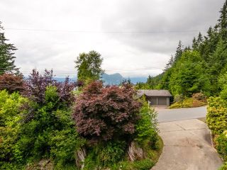 Photo 16: 115 MOUNTAIN Drive: Lions Bay House for sale (West Vancouver)  : MLS®# R2561948