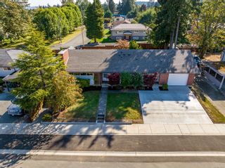 Photo 1: 650 17th St in Courtenay: CV Courtenay City House for sale (Comox Valley)  : MLS®# 916087