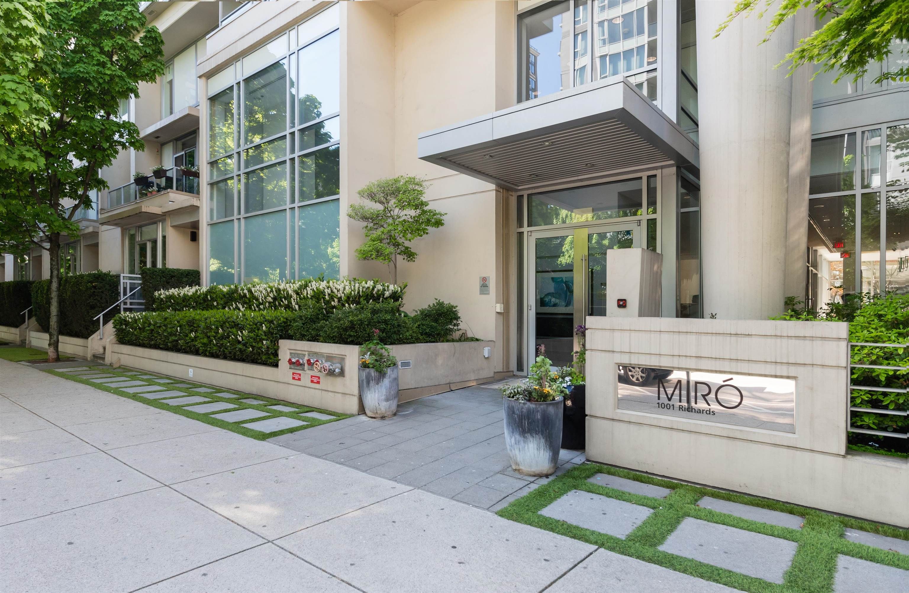 Main Photo: 210 1001 RICHARDS Street in Vancouver: Downtown VW Condo for sale in "THE MIRO" (Vancouver West)  : MLS®# R2652603
