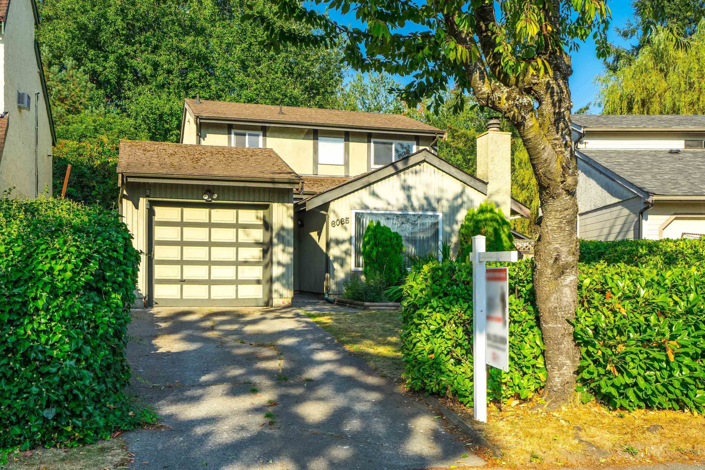 Main Photo: 6065 194A Street in Surrey: Cloverdale BC House for sale (Cloverdale)  : MLS®# R2739749