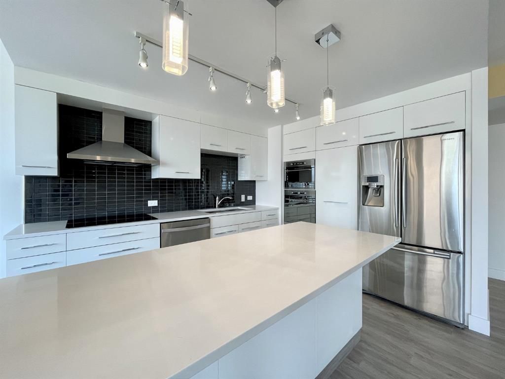 Main Photo: 807 330 26 Avenue SW in Calgary: Mission Apartment for sale : MLS®# A1241607