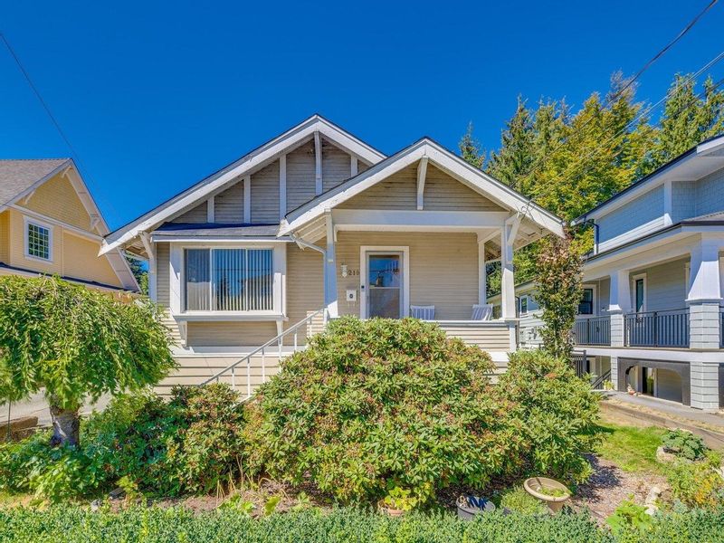 FEATURED LISTING: 219 NINTH Avenue New Westminster