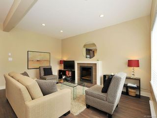 Photo 2: 1037 Gala Crt in Langford: La Happy Valley House for sale : MLS®# 689099