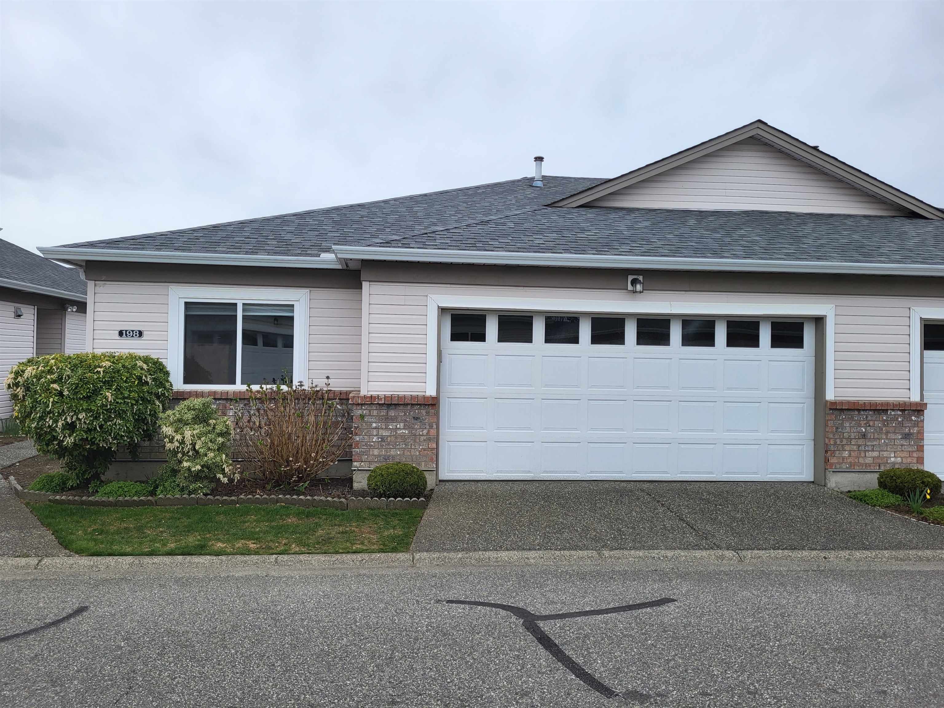 Main Photo: 198 8485 YOUNG Road in Chilliwack: H911 1/2 Duplex for sale : MLS®# R2765899