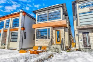 Main Photo: 2024 2 Avenue NW in Calgary: West Hillhurst Detached for sale : MLS®# A2012037