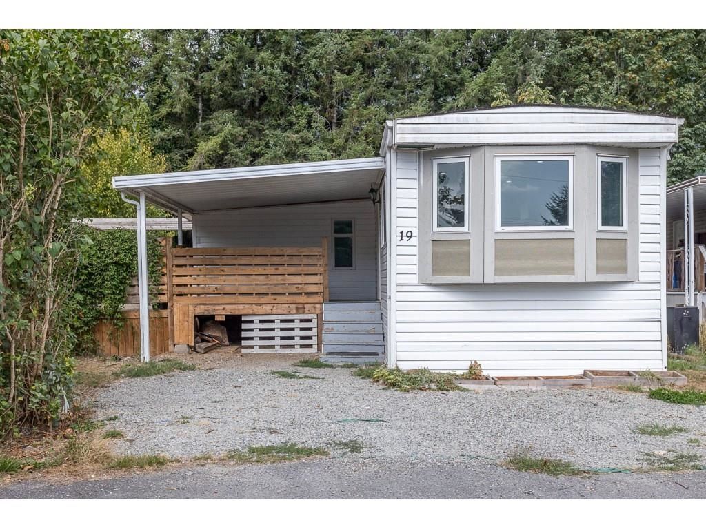 Main Photo: 19 41639 LOUGHEED Highway in Mission: Dewdney Deroche Manufactured Home for sale in "Evergreen Estates Mobile Home Park" : MLS®# R2611805
