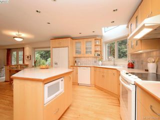 Photo 7: 843 Wavecrest Pl in VICTORIA: SE Broadmead House for sale (Saanich East)  : MLS®# 785157