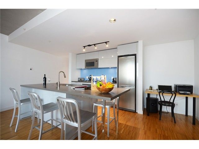 Main Photo: 2003 108 W CORDOVA Street in Vancouver: Downtown VW Condo for sale in "WOODWARDS W32" (Vancouver West)  : MLS®# V1048501