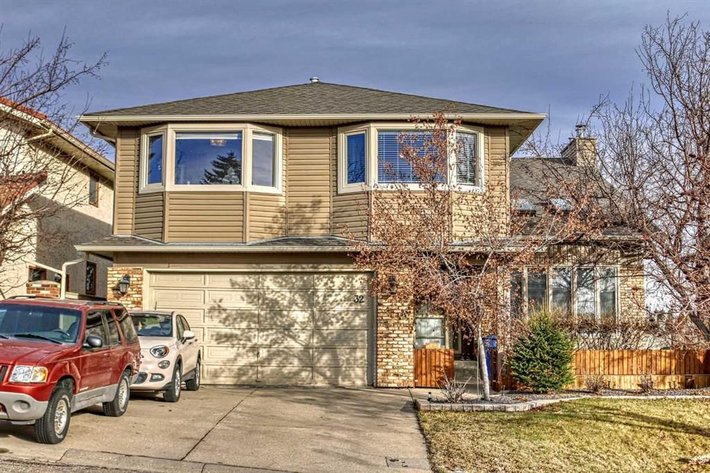 Main Photo: 32 Edgeland Rise NW in Calgary: Edgemont Detached for sale : MLS®# A2095287