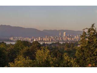 Photo 2: 4216 W 8TH Avenue in Vancouver: Point Grey House for sale in "POINT GREY" (Vancouver West)  : MLS®# V1125944