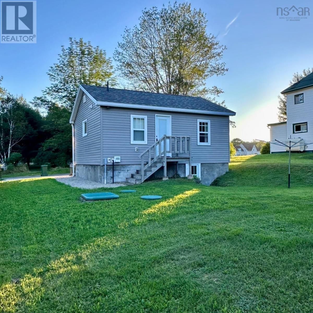 Main Photo: 9 Old Mill Road in Pleasantville: House for sale : MLS®# 202317121