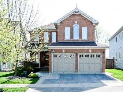 Main Photo: 52 Bayberry Court in Whitby: Freehold for sale