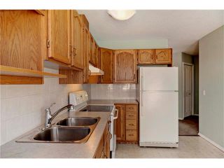Photo 7: 15 WHITMIRE Villa(s) NE in Calgary: Whitehorn House for sale : MLS®# C4094528