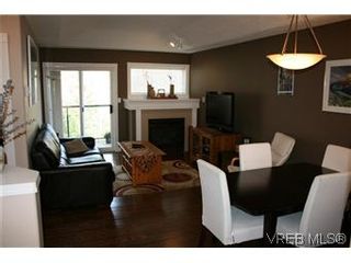 Photo 1: 26 300 Six Mile Rd in VICTORIA: VR Six Mile Row/Townhouse for sale (View Royal)  : MLS®# 560855