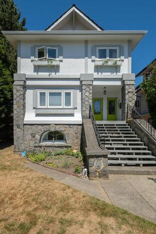 Photo 3: 2575 W 3RD Avenue in Vancouver: Kitsilano House for sale (Vancouver West)  : MLS®# R2799841