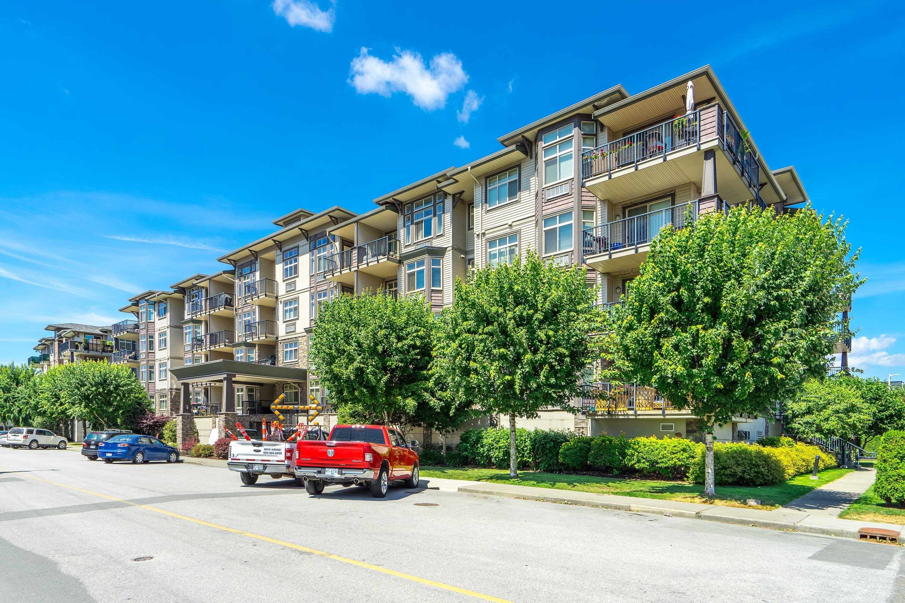Main Photo: 101 45893 CHESTERFIELD Avenue in Chilliwack: Chilliwack Downtown Condo for sale : MLS®# R2714000