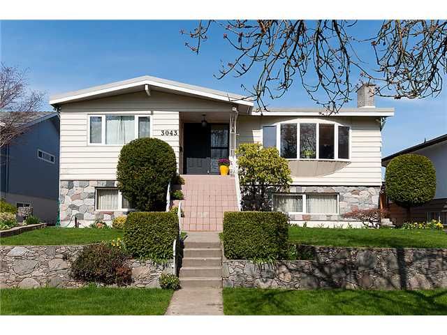Main Photo: 3043 ROSEMONT Drive in Vancouver: Fraserview VE House for sale (Vancouver East)  : MLS®# V942575
