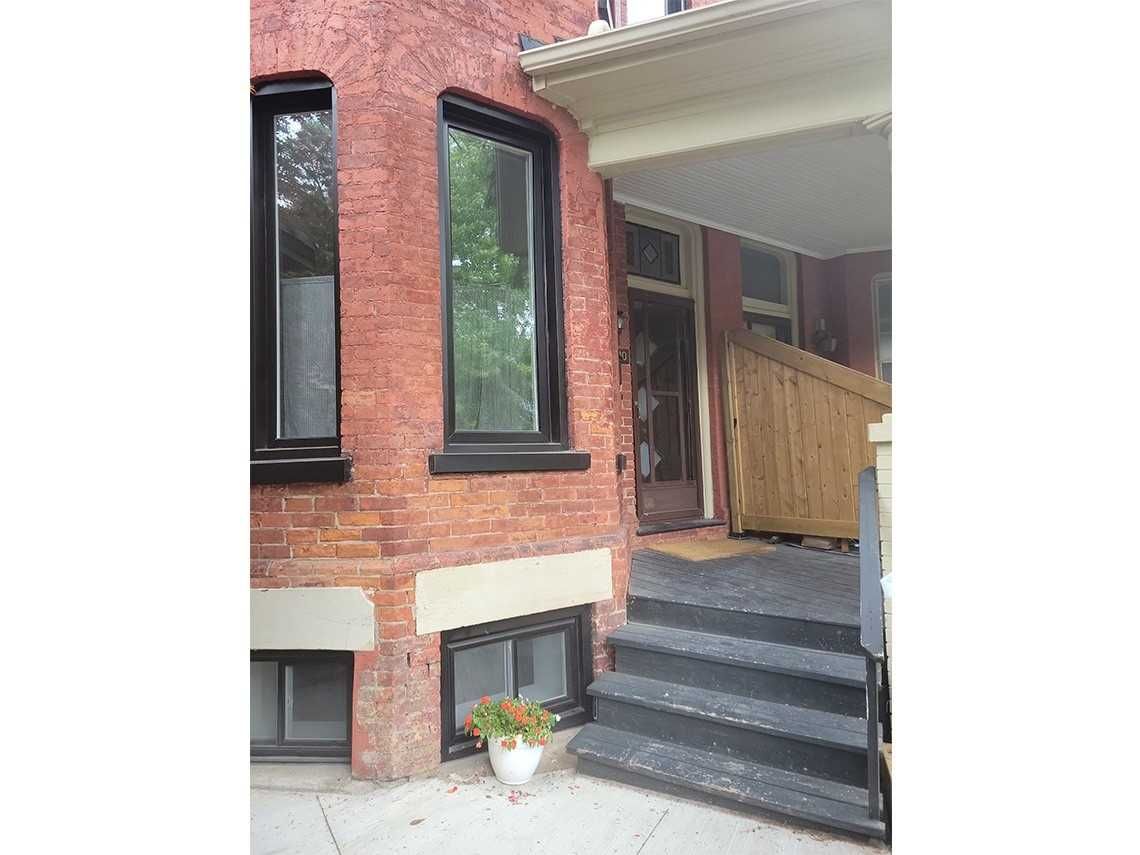 Main Photo: 1 10 Fennings Street in Toronto: Trinity-Bellwoods House (Apartment) for lease (Toronto C01)  : MLS®# C5724520