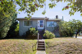 Photo 2: Collingwood - 4996 Moss Street, Vancouver BC
