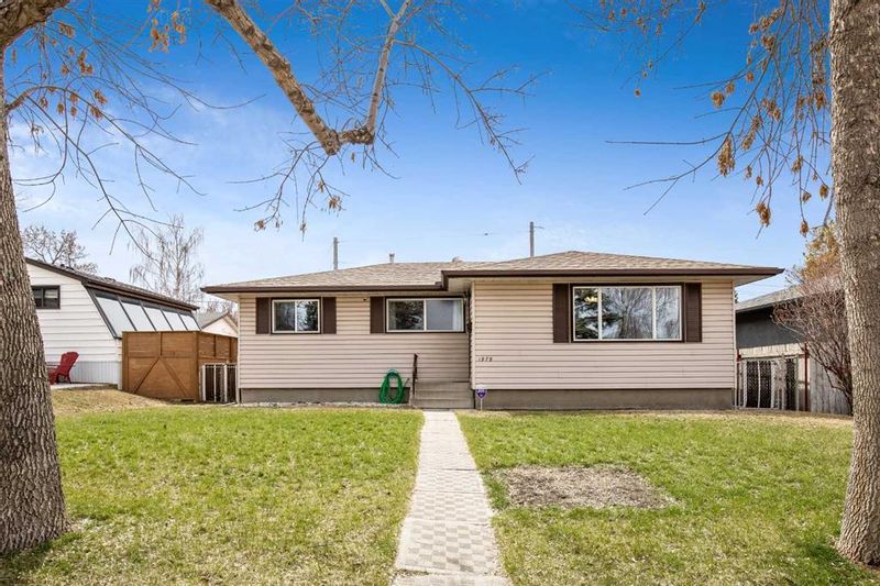 FEATURED LISTING: 1979 Cottonwood Crescent Southeast Calgary