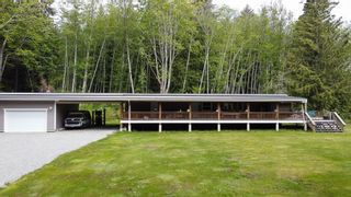 Photo 1: 880 GILMOUR Road in Gibsons: Gibsons & Area House for sale (Sunshine Coast)  : MLS®# R2695872