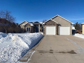 Photo 1: 25 Avondale Crescent in Steinbach: Southland Estates Residential for sale (R16)  : MLS®# 202304360