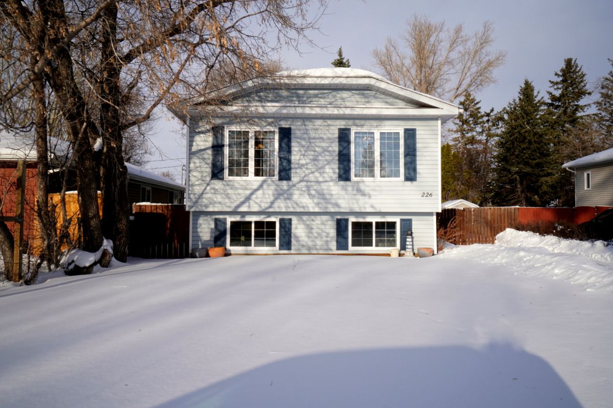 Main Photo: 226 6th Ave NE in Portage la Prairie: House for sale : MLS®# 202201496