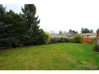 Photo 18: 4042 Hessington Place in VICTORIA: SE Arbutus House for sale (Saanich East)  : MLS®# 532222