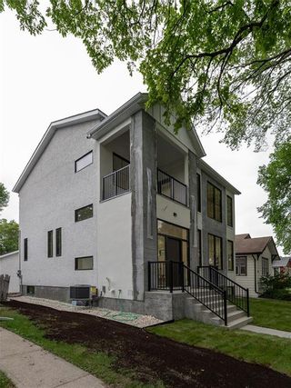 Photo 2: 318 Beaverbrook Street in Winnipeg: River Heights North Residential for sale (1C)  : MLS®# 202321217