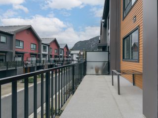 Photo 9: 1352 MARINASIDE Place in Squamish: Valleycliffe Townhouse for sale in "Sea and Sky" : MLS®# R2772551