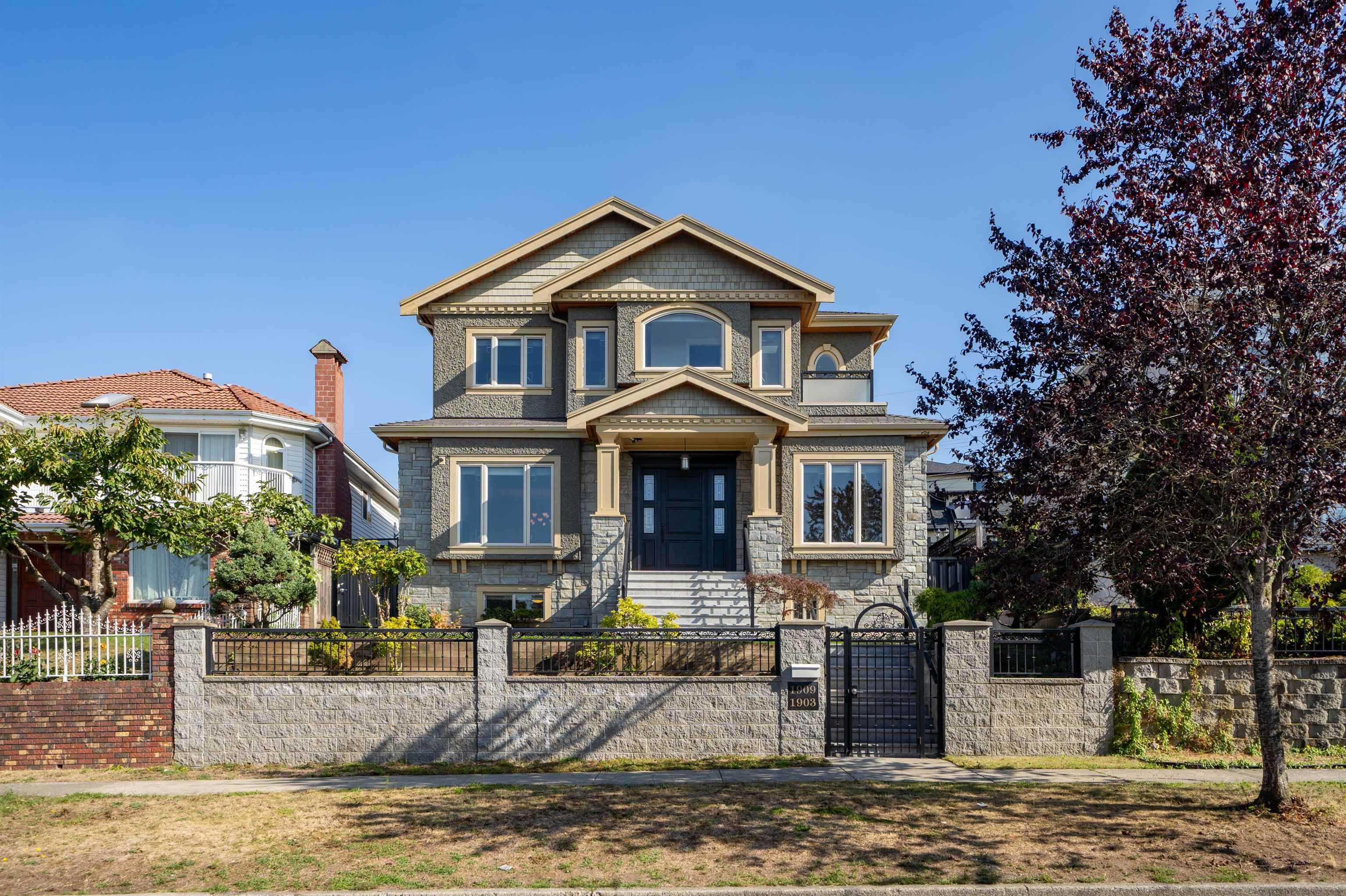 Main Photo: 1909 E 64TH Avenue in Vancouver: Fraserview VE House for sale (Vancouver East)  : MLS®# R2815433