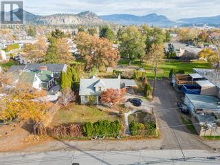 Photo 3: 1485 Highland Drive S in Kelowna: House for sale : MLS®# 10310559