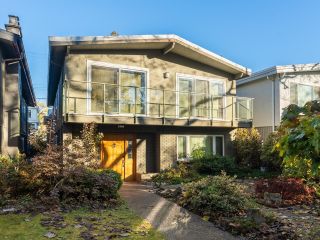 Photo 1: 4615 W 9TH Avenue in Vancouver: Point Grey House for sale (Vancouver West)  : MLS®# R2739158